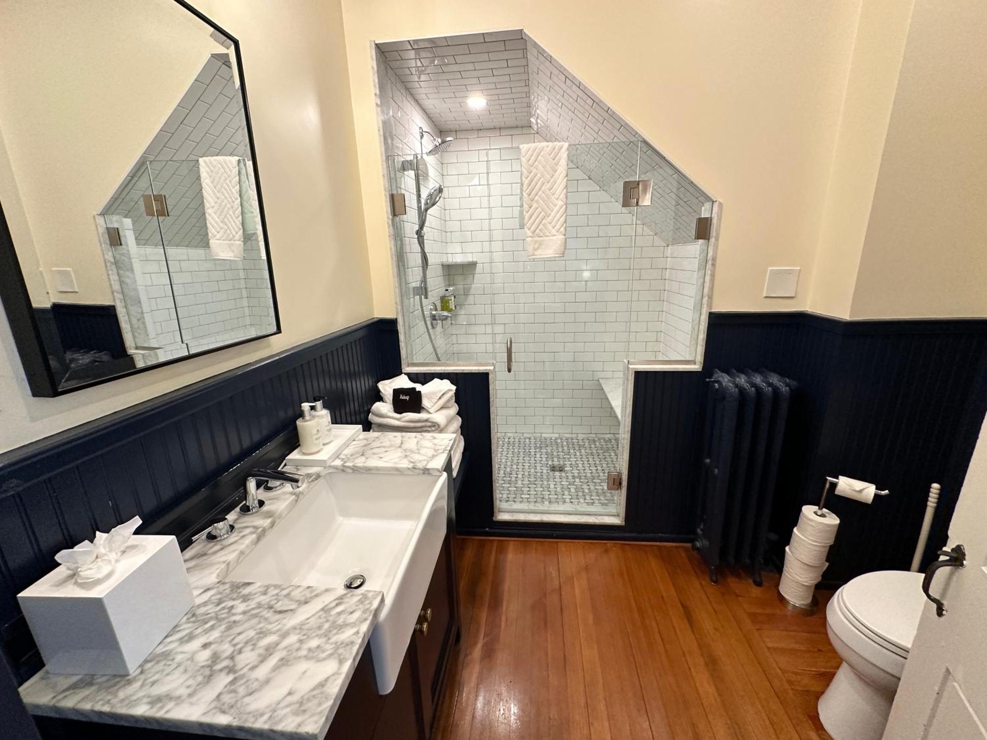 Entire Charming Victorian Home Downtown Newport Ngoại thất bức ảnh
