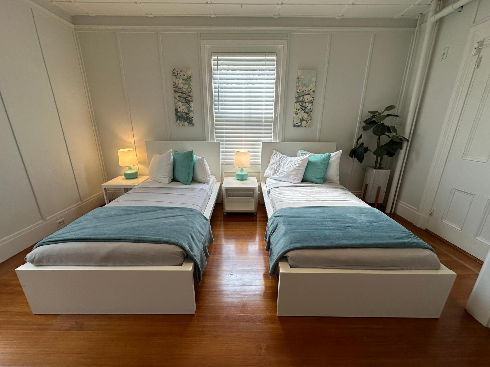 Entire Charming Victorian Home Downtown Newport Ngoại thất bức ảnh