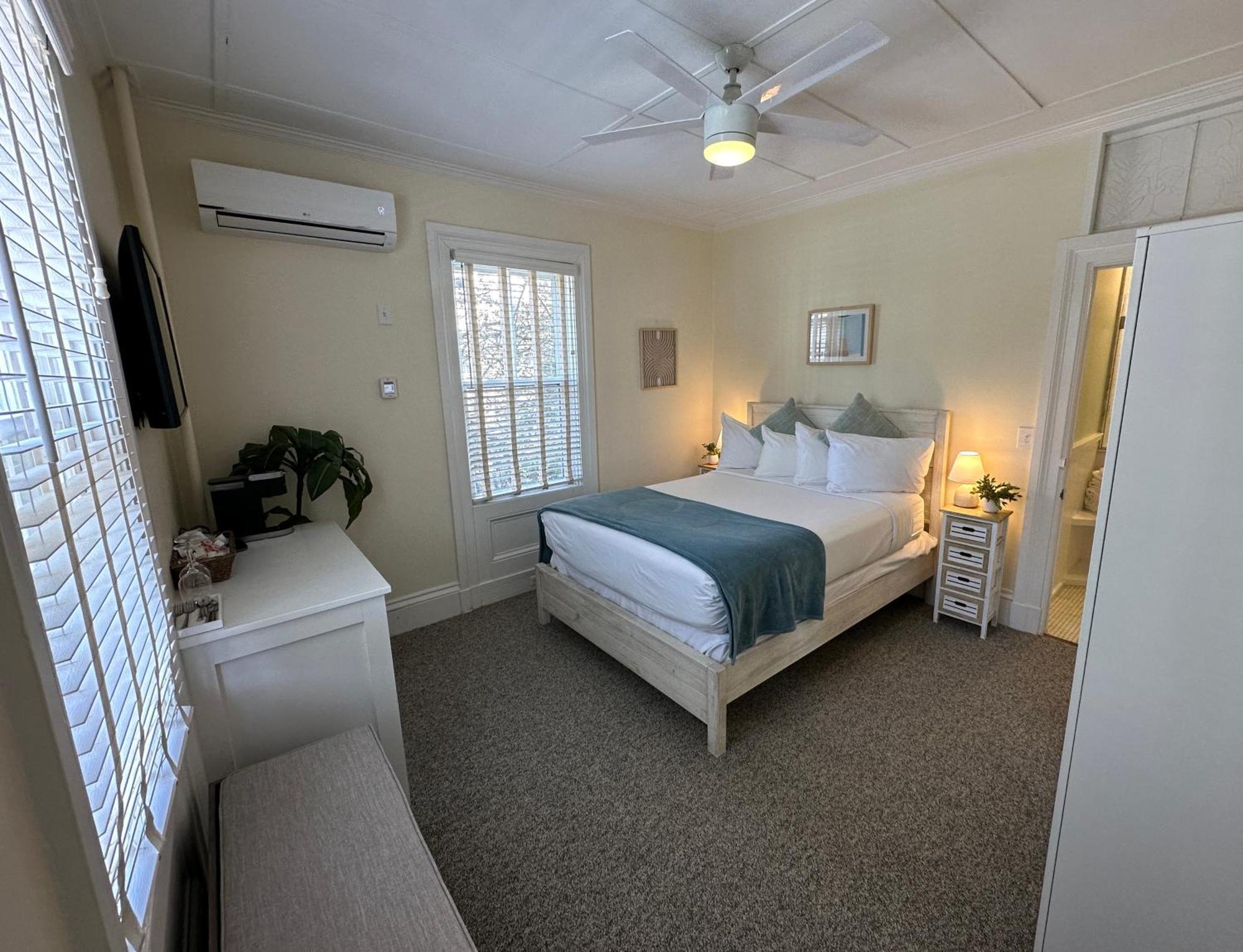 Entire Charming Victorian Home Downtown Newport Ngoại thất bức ảnh