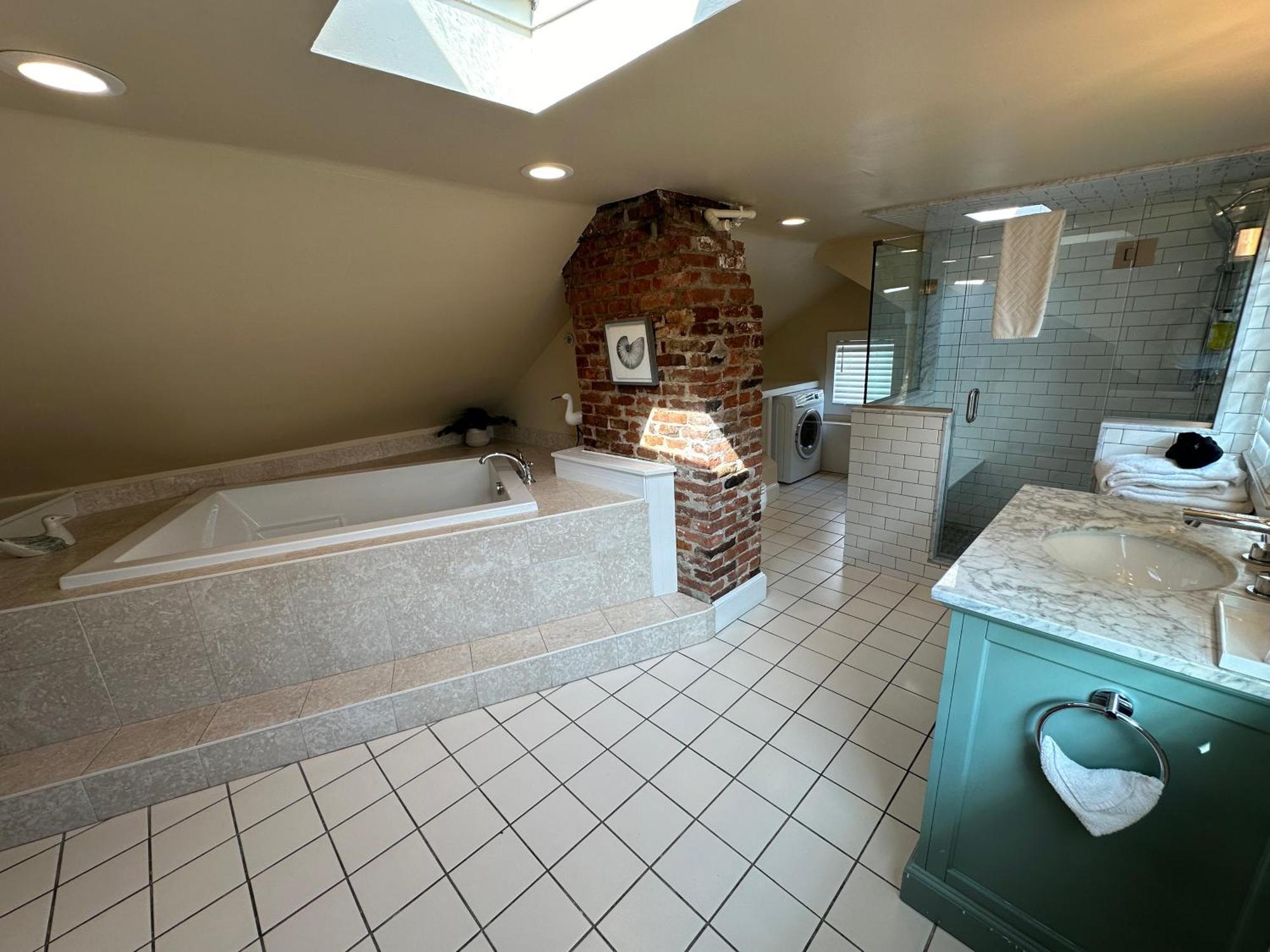 Entire Charming Victorian Home Downtown Newport Ngoại thất bức ảnh