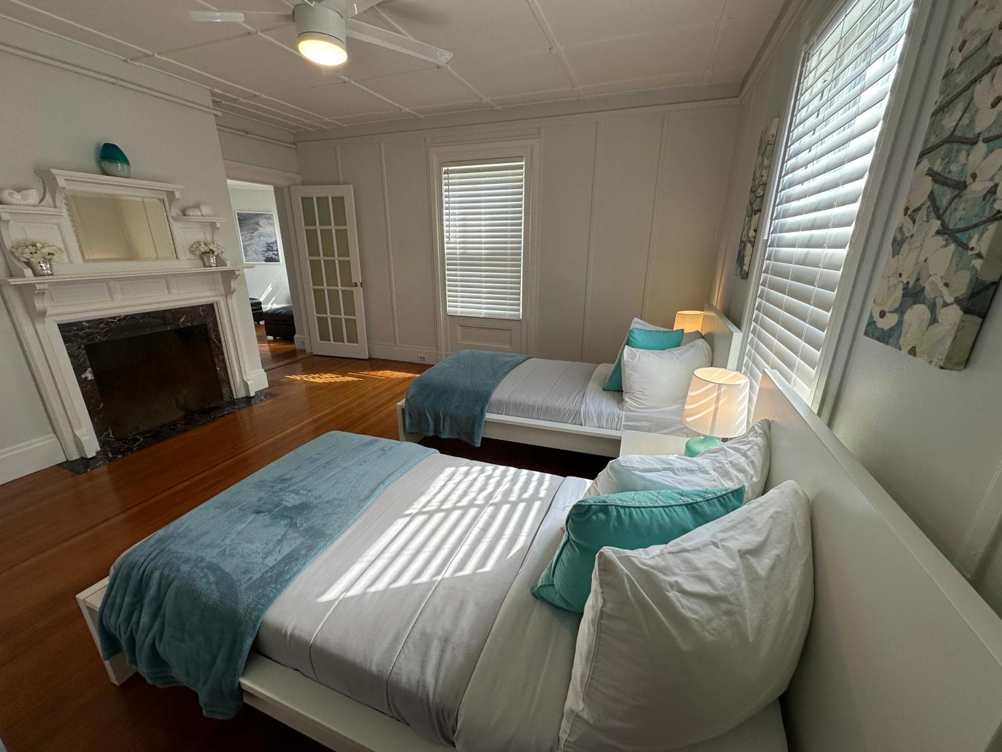 Entire Charming Victorian Home Downtown Newport Ngoại thất bức ảnh